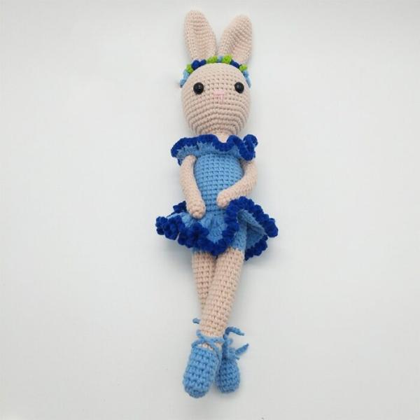 Jouet en peluche fait main en crochet pour bébé en forme de lapin