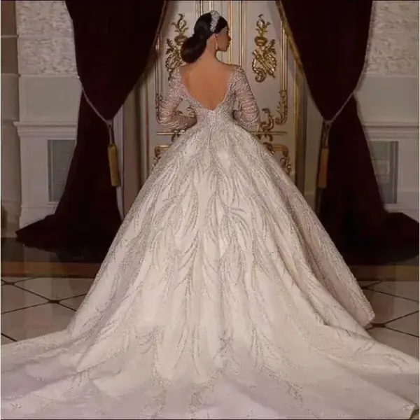 Robe de mariée longue queue faite main