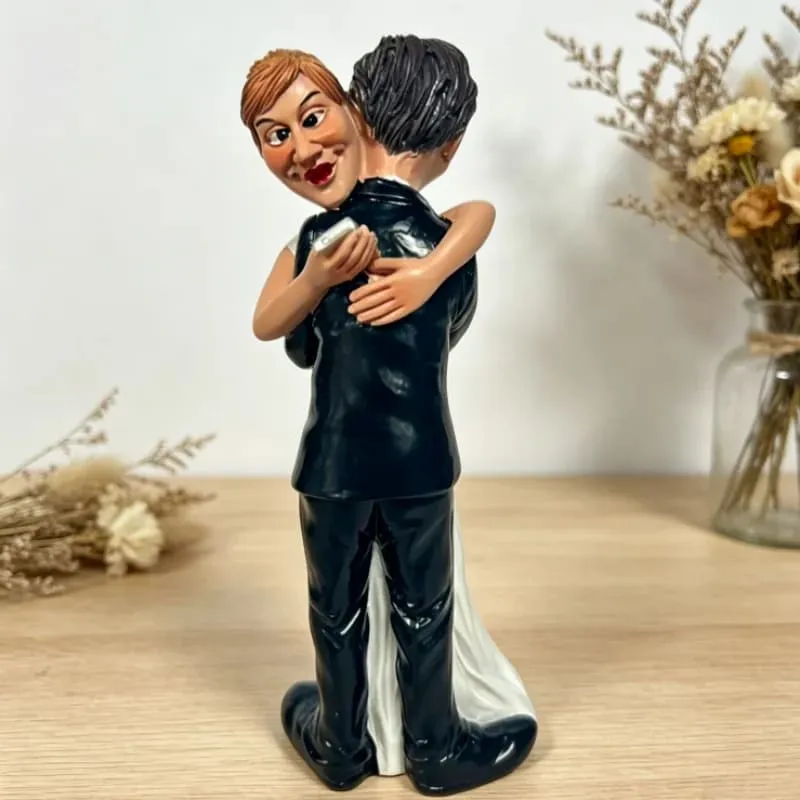 Resin Wedding Couple Hugging Statue