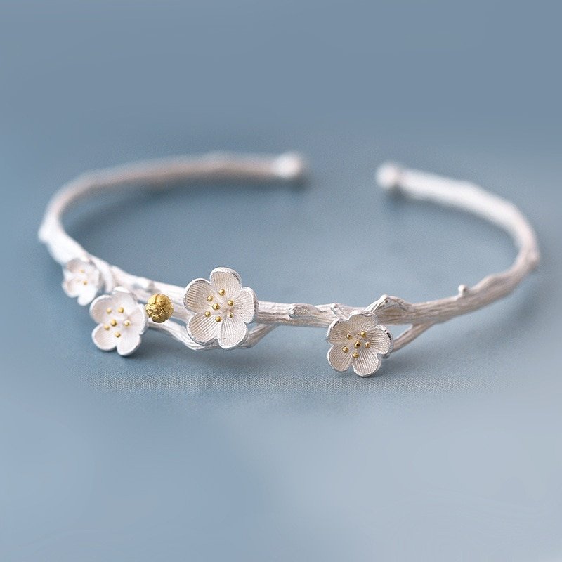 The Plum Blossom Cluster Bracelet