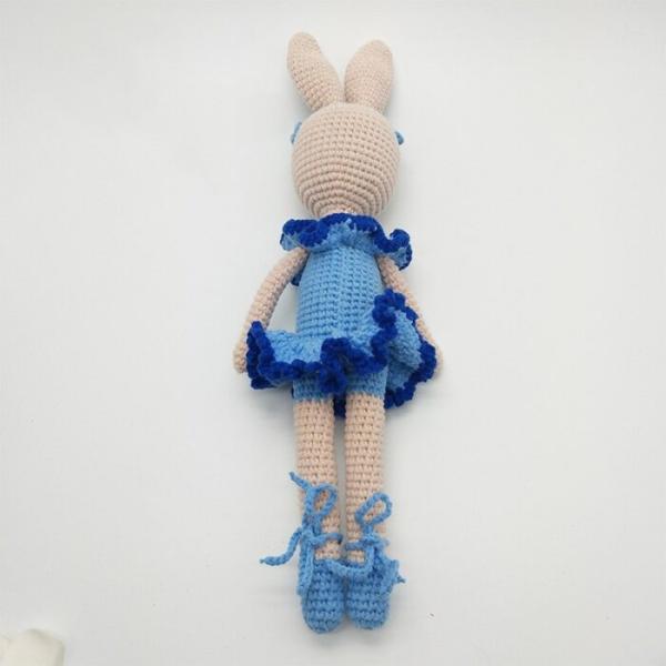 Jouet en peluche fait main en crochet pour bébé en forme de lapin