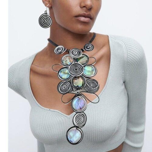 Collier fait main en verre et aluminium