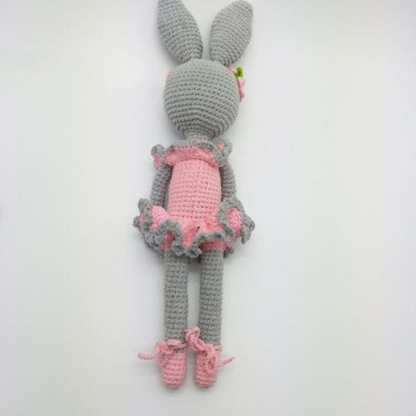 Jouet en peluche fait main en crochet pour bébé en forme de lapin