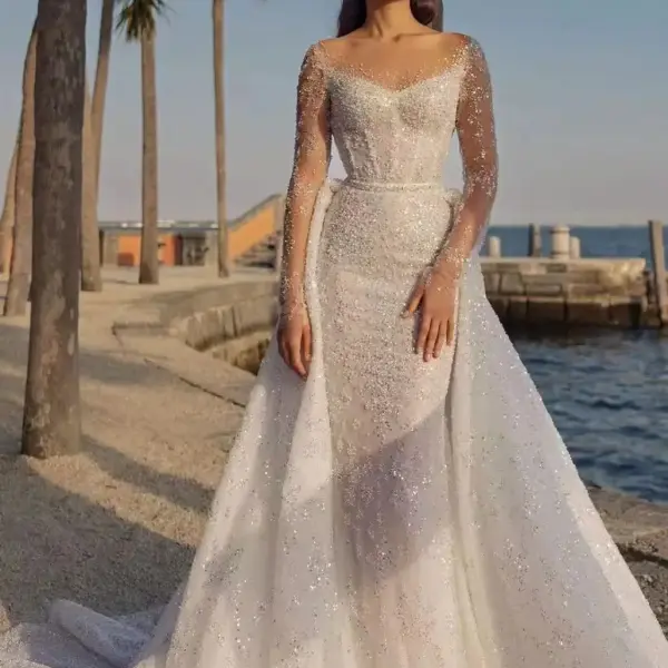 Robe de mariée de luxe à coupe ajustée, faite à la main