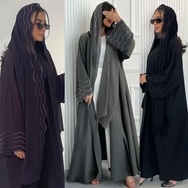 Caftan musulman traditionnel avec foulard