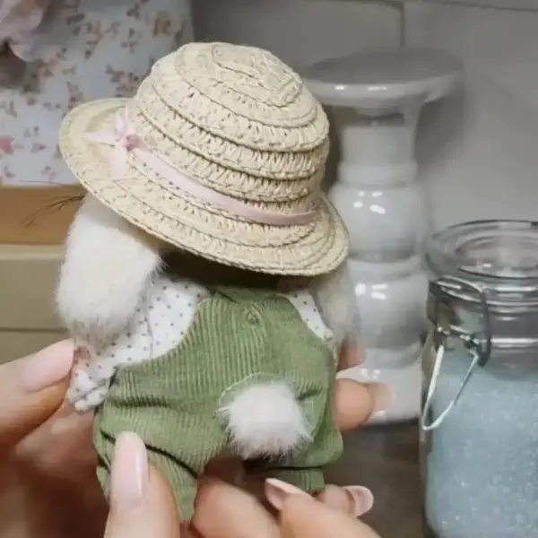 Jolie poupée de lapin au crochet